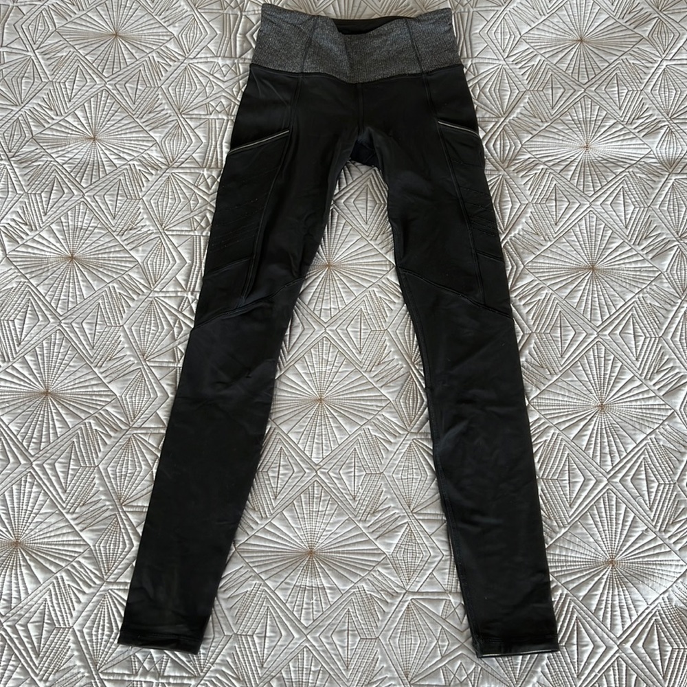 ❄️Lululemon Toasty Tech tights❄️ Great for winter!